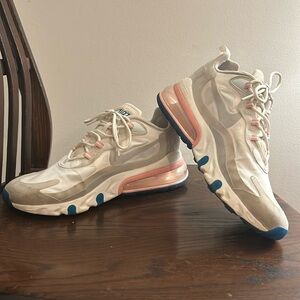 Gently worn Nike Air 270 React